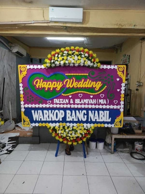 Papan Bunga di Panunggangan Utara